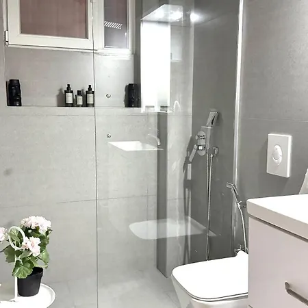 The Centre Spot * Tiran